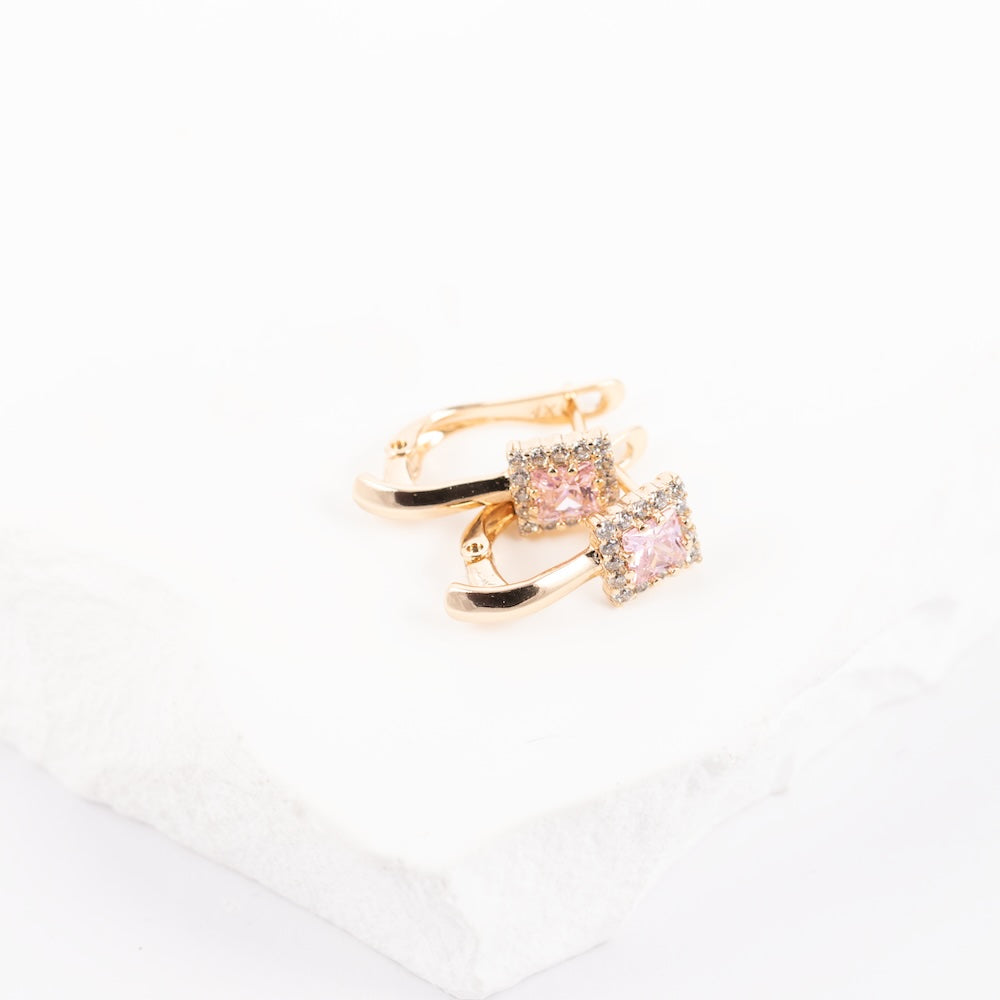 Klasiski auskari piemēroti ikdienas nēsāšanai.