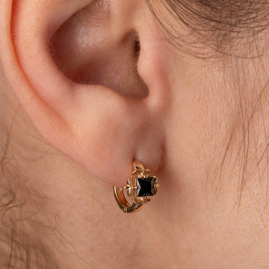 Riņķīšu auskari ar melniem kristāliem 'WEDNESDAY'