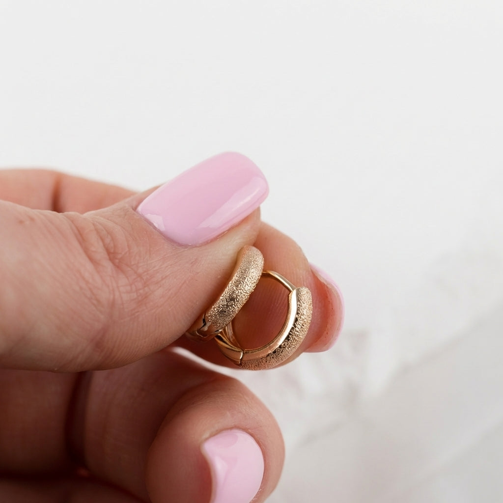 Antialerģisks materiāls derēs arī jutīgām ausīm.