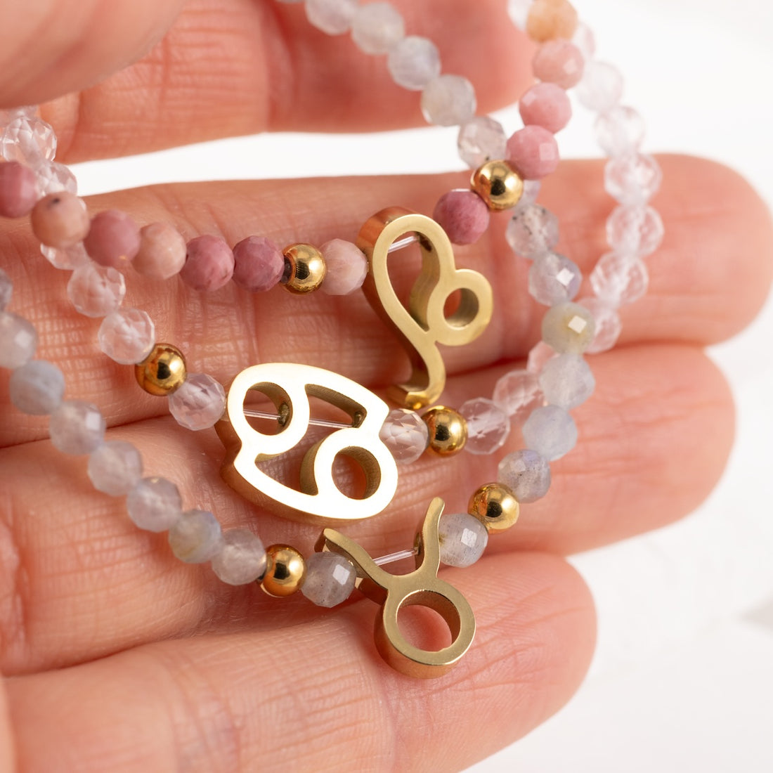 Ahāta akmens rokassprādze ar horoskopu