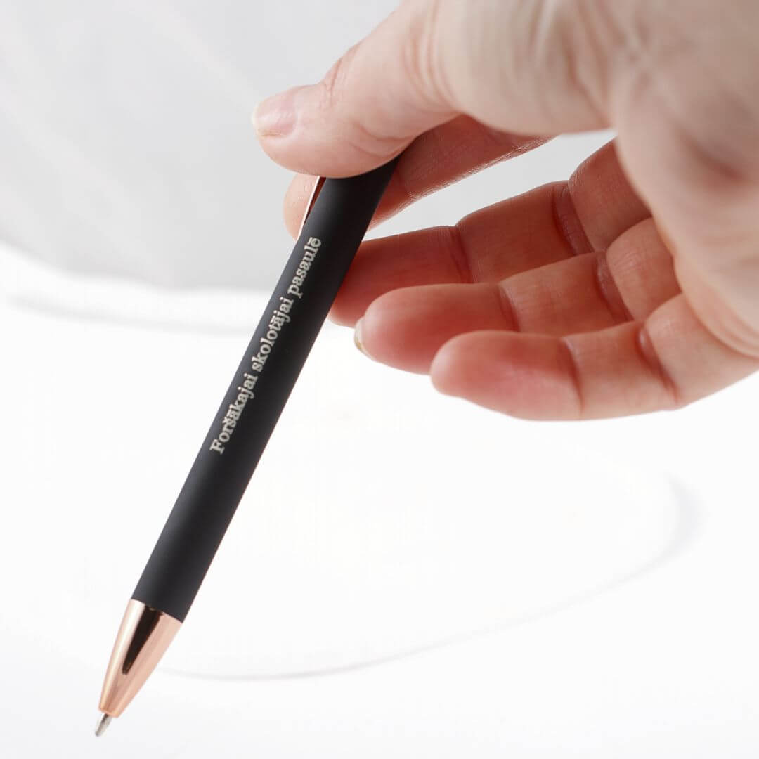 Eleganta pildspalva ar personalizētu gravējumu