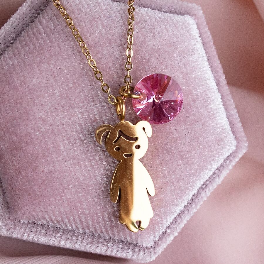 Meitenes medaljons ar personalizētu gravējumu zelta