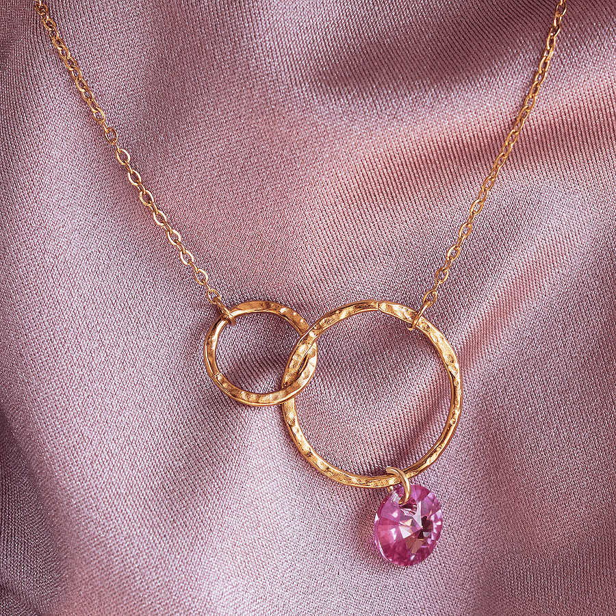 Sudraba divu riņķīšu kaklarota ar rozā kristālu